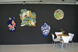 Silje Solvi i foajeen til Kunsthuset Kabuso